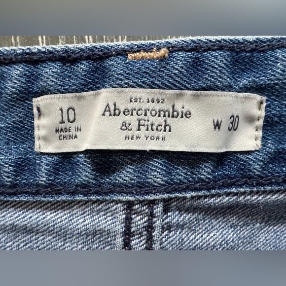 Abercrombie & Fitch Jean Shorts. Size 10. - Picture 3 of 3